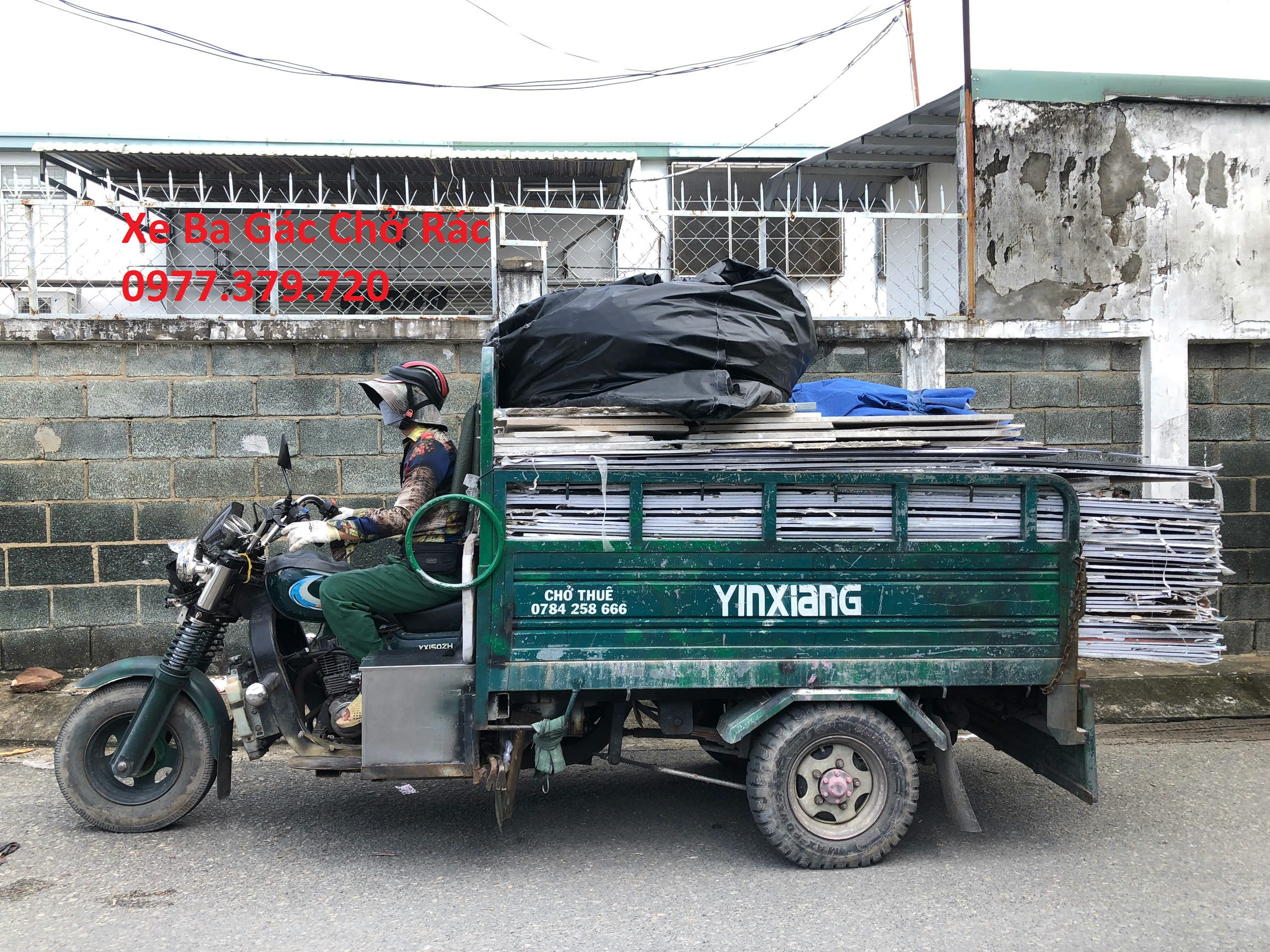 Xe Ba Gác Chở Rác Tại Quận Phú Nhuận